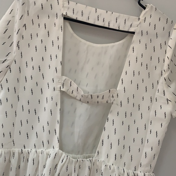 J.O.A Open Back Lightning Elastic Waist Blouse Top - Picture 6 of 9